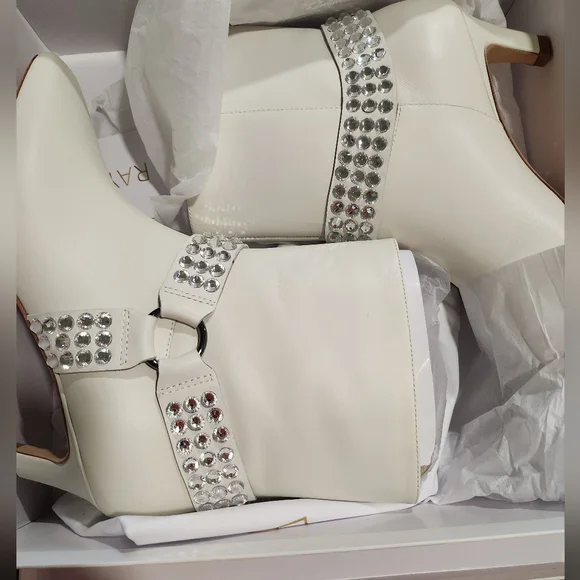 Raye Alvar Kitten Boot in Bone - Picture 4 of 10